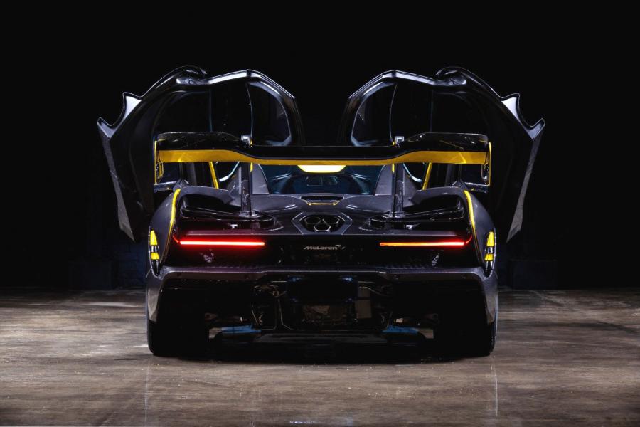  McLaren Senna Gloss Carbon (252/500) 2019 года  (AU) (фото 21 из 27)